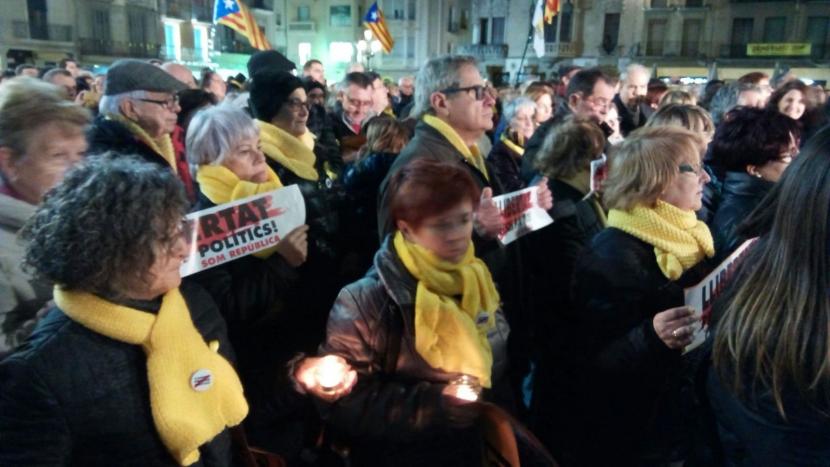 Multitudinària concentració al Mercadal per demanar la llibertat dels 'Jordis'